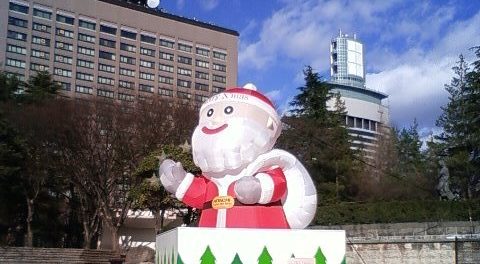 仙台・勾当台公園の巨大サンタ