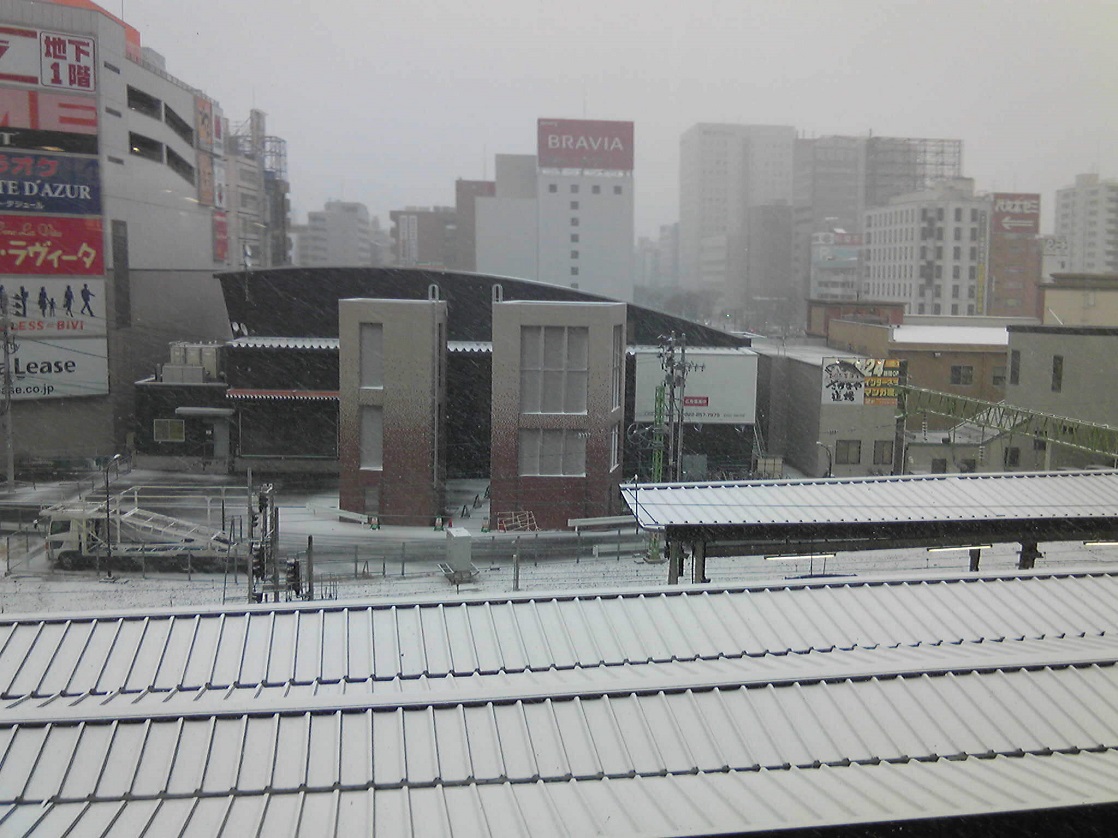 雪の仙台駅